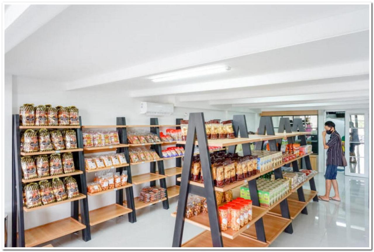 红多兹普拉斯酒店-三宝垄马杜科罗拉亚 外观 照片